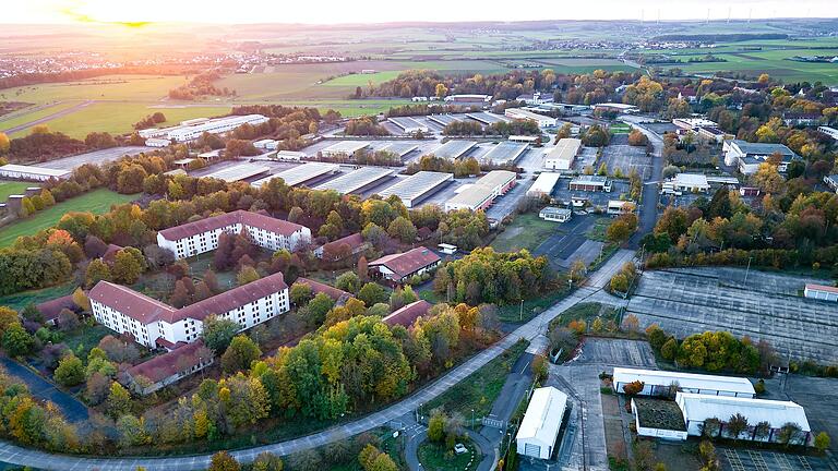 Ein Großteil der ehemaligen Conn-Kaserne bei Geldersheim soll zu einem Gewerbe- und Industriepark von überregionaler Bedeutung umgebaut werden. Derzeit läuft die Wertermittlung der Flächen, die der Zweckverband Conn-Barracks kaufen will.