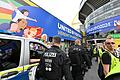 Polizei vor dem Spiel zwischen Deutschland und Dänemark       -  Polizisten und Ordner sichern das deutsche Achtelfinale gegen Dänemark in Dortmund.