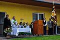 Bedeutung der Imker hervorgehoben: Mit einem ökumenischen Gottesdienst wurde am Samstagabend das Fest &bdquo;150 Jahre Imkerverein Bad Königshofen&ldquo; am Bienenzentrum Rhön-Grabfeld eröffnet. Der evangelischen Pfarrer Andreas Biesold (Waltershausen links) und Diakon Rudi Reuter (Herbstadt, Zweiter von links) feierten den Gottesdienst.