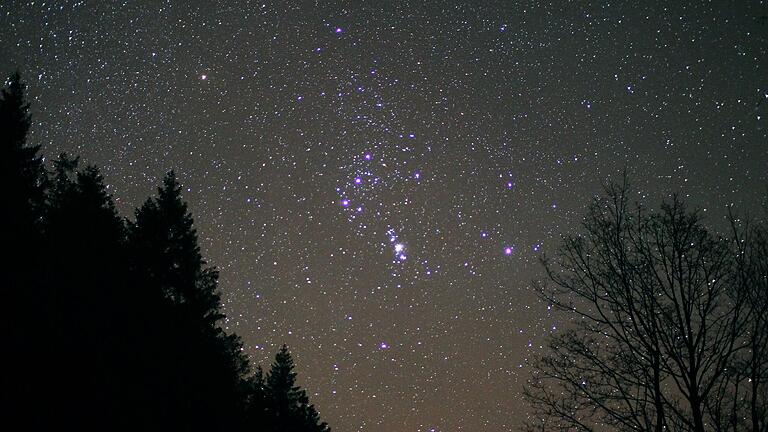 Die Rhön ist Sternenpark. Weshalb die Nacht schützenswert ist, können Familien am Sternen-Lehrpfad in Hofbieber erfahren. Die Rhön ist Sternenpark. Weshalb die Nacht schützenswert ist, können Familien am Sternen-Lehrpfad in Hofbieber erfahren. 