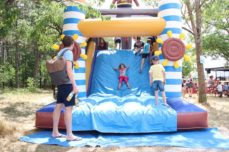 Weil die Hüpfburgen in den letzten Jahren immer voll&nbsp; ausgelastet waren,&nbsp; gibt's dieses Jahr noch mehr Platz zum Toben und Spielen für die jungen Festivalbesucher.&nbsp;