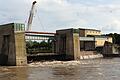 An der Staustufe bei Erlabrunn (Lkr. Würzburg) ist es gelungen, das defekte Wehr zu reparieren