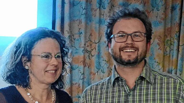 Zu Gast im Weltladen bei Christiane Schmalen: Arno Wielgoss aus Nüdlingen.