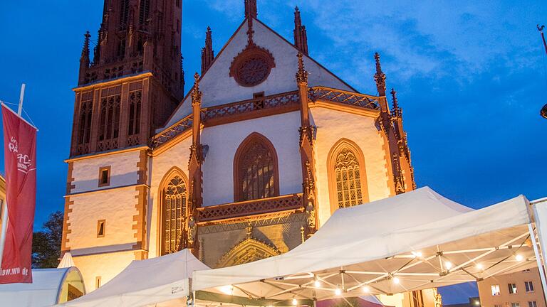 Die Weinparade Würzburg vor der Marienkapelle.