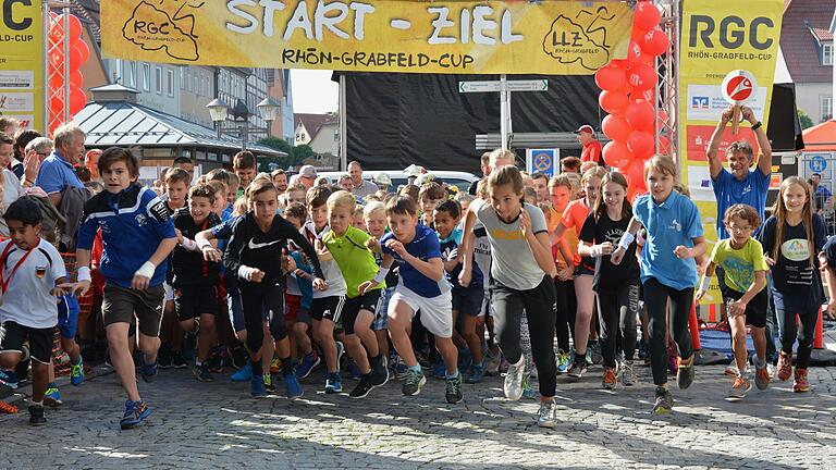 Die Massenstarts waren vor der Pandemie ein besonderes Highlight beim Bad Neustädter Stadtlauf, wie dieses Archivbild von 2017 zeigt. In diesem Jahr wird kein Stadtlauf, kein Kuppenritt und keine Schwimmveranstaltung stattfinden, denn der IRhönman wurde komplett abgesagt.