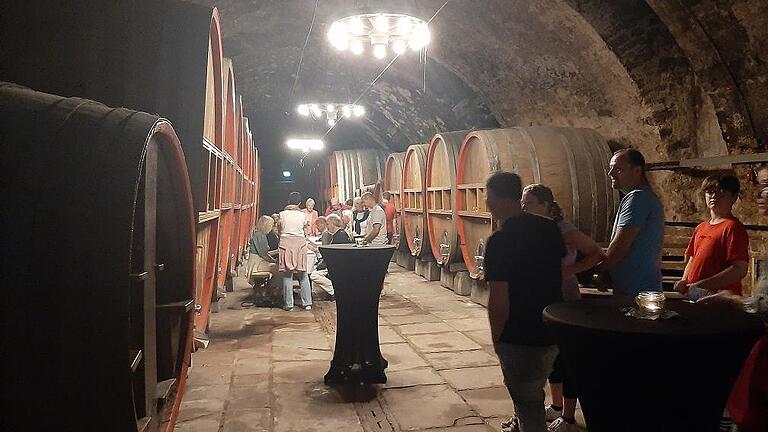 Das Weinwerk lud in den Weinkeller ein. - Das Weinwerk lud in den Weinkeller ein. Das Weinwerk lud in den Weinkeller ein. - Das Weinwerk lud in den Weinkeller ein.