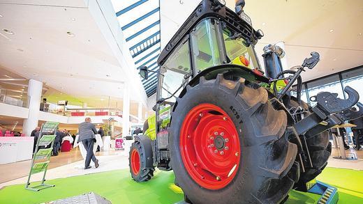 Moderne Technik: Große Landmaschinen gab es bei den Landtechnischen Unternehmertagen in Würzburg zu sehen. Moderne Technik: Große Landmaschinen gab es bei den Landtechnischen Unternehmertagen in Würzburg zu sehen.