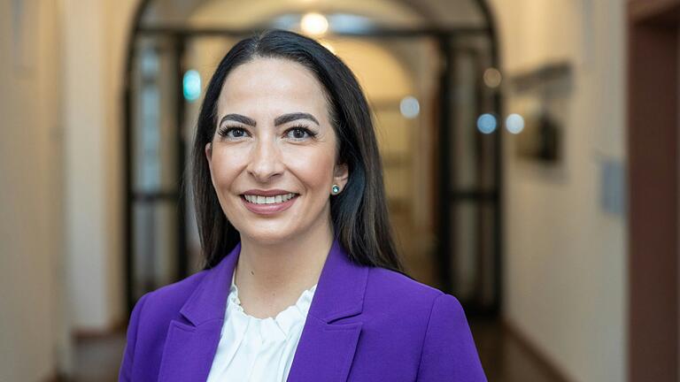 Hülya Düber ist die direkt gewählte Abgeordnete im Wahlkreis Würzburg. Hülya Düber ist die direkt gewählte Abgeordnete im Wahlkreis Würzburg.
