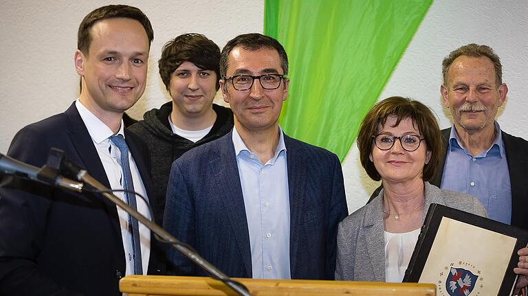 Landrat Florian Töpper, Johannes Weiß, Cem Özdemir, Niederwerrns Bürgermeisterin Bettina Bärmann, und Grünen-MdL Paul Knoblach.