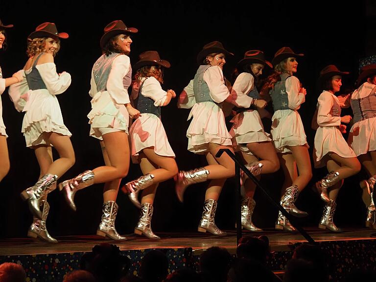 Die Showgirls waren als Cowgirls auch 2025 ein Hingucker. Die Showgirls waren als Cowgirls auch 2025 ein Hingucker.