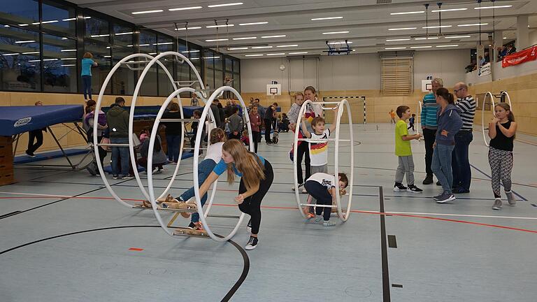 Die Verteilung der Sportfördermittel der Stadt Bischofsheim für das Jahr 2020 wurde in der Dezember Sitzung beschlossen. Das Bild zeigt Turner des TSV Bischofsheim beim Tag der offenen Tür im Jahr 2019.