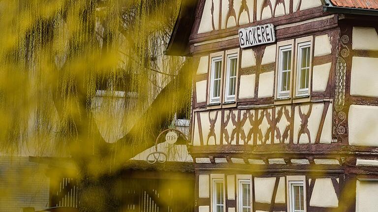 Die Dorfbäckerei in 'Oberwald' öffnet an zwei Tagen pro Woche.