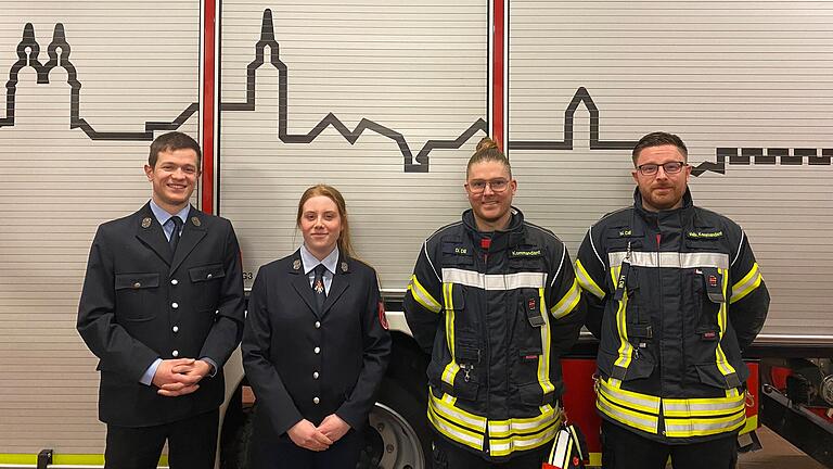 Die Verjüngung der Freiwilligen Feuerwehr Zell am Main ist erkennbar. Das Bild zeigt (v.l.) den Vorsitzenden Konstantin Behringer (28), seine Stellvertreterin Nicole Göß (20) sowie den Kommandanten Dominik Dill (32) und seinen Bruder und Stellvertreter Manuel Dill (30). Die Brüder haben sich nach einem Jahr in ihrer neuen Rolle gut eingefunden, sagen sie.