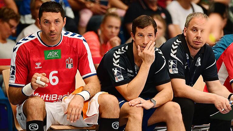 Zwei Champions-League-Sieger von 2013: Heute sind Torsten Jansen (Mitte) und der Kroate Blazenko Lackovic (links) Trainer und Co-Trainer beim Handball Sportverein Hamburg (Foto von 2019)