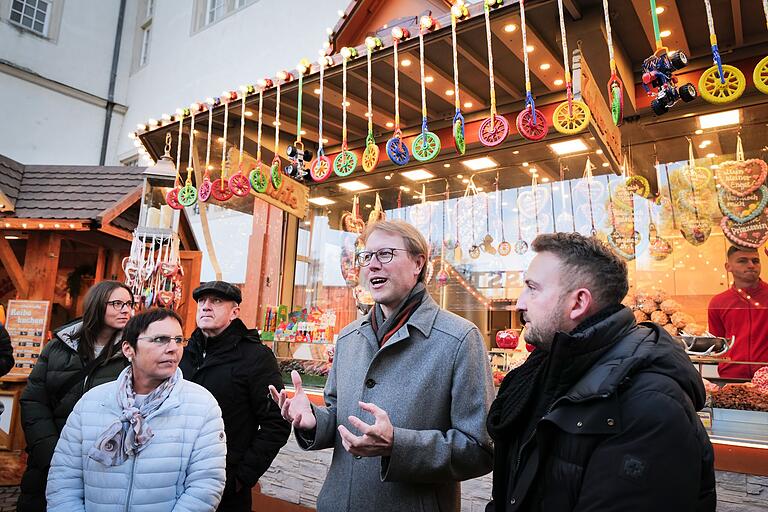 Bad Mergentheims Tourismusdirektor Kersten Hahn (Zweiter von rechts) dankte Verantstalter Rudi Bauer für sein Engagement.