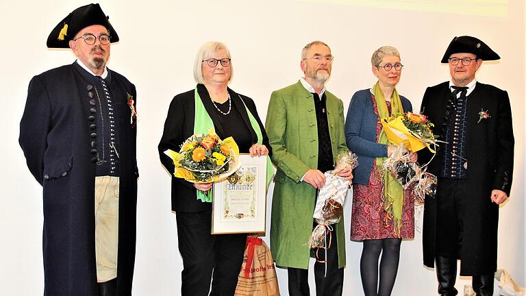 Ehrungen beim Gesang- und Trachtenverein Glasofen (von links): Heinz Matschiner, Ehrenmitglied Anneliese Schäfer, Armin Griebel (Forschungsstelle Volksmusik), Ursula Wehner (Grafschaftsmuseum Wertheim), Vorsitzender Michael Müller.