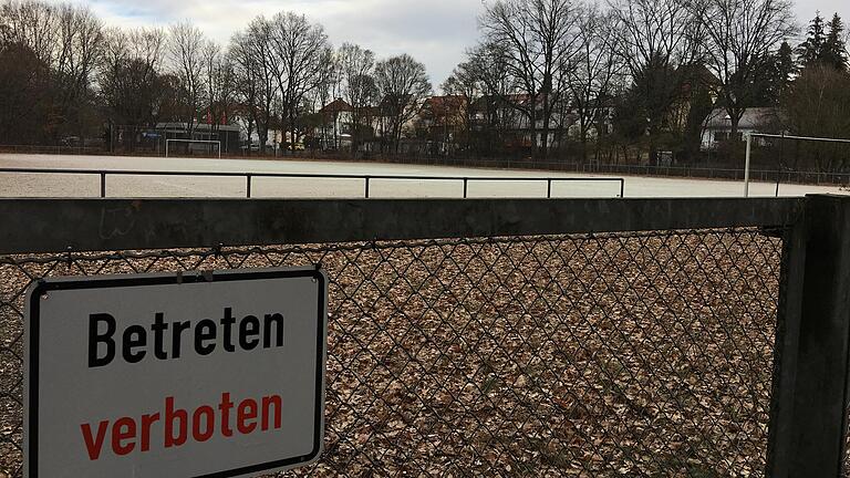 Hier sollen neue Wohnanlagen entstehen: auf dem alten und derzeit ungenutzten Kunstrasenplatz des SC 1900 Schweinfurt. Hier sollen neue Wohnanlagen entstehen: auf dem alten und derzeit ungenutzten Kunstrasenplatz des SC 1900 Schweinfurt.
