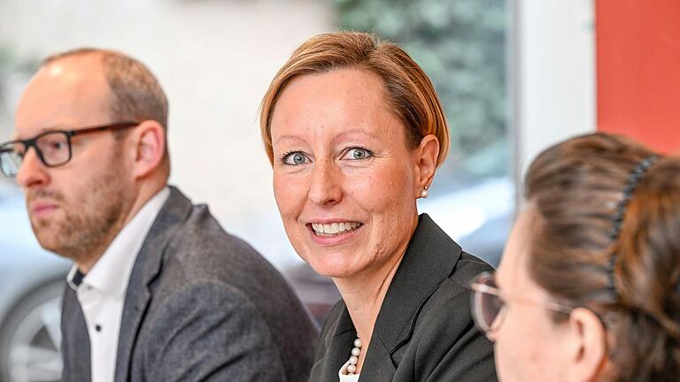 Die Würzburg SPD will mit Eva von Vietinghoff-Scheel in den OB-Wahlkampf ziehen. Alexander Kolbow und Freya Altenhöner erklärten ihre Entscheidung bei einer Pressekonferenz am Freitag. Die Würzburg SPD will mit Eva von Vietinghoff-Scheel in den OB-Wahlkampf ziehen. Alexander Kolbow und Freya Altenhöner erklärten ihre Entscheidung bei einer Pressekonferenz am Freitag.