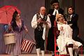 Witzig, rasant, aber zunächst mit Startschwierigkeiten: Der Barbier von Sevilla in der Interpretation der Kammeroper Prag im Schweinfurter Theater.
