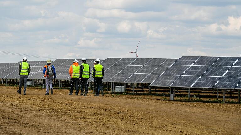 Solche Solarparks wie hier bei Herlheim im Kreis Schweinfurt sind das Geschäft von Belectric. Das Unternehmen ist jetzt Teil einer stattlichen Verschiebung auf dem deutschen Photovoltaikmarkt geworden.