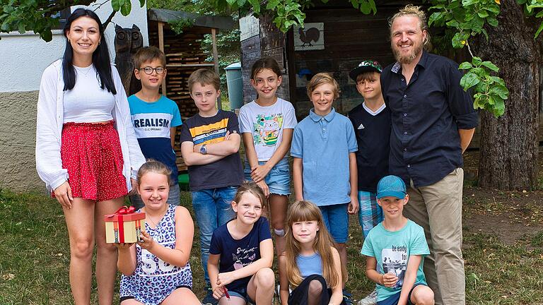 Viel Spaß hatten die Kinder vom „Kinderhaus Kunterbunt“ in Ramsthal beim Besuch auf dem Ökohof Kaufmann. - Viel Spaß hatten die Kinder vom „Kinderhaus Kunterbunt“ in Ramsthal beim Besuch auf dem Ökohof Kaufmann. Viel Spaß hatten die Kinder vom „Kinderhaus Kunterbunt“ in Ramsthal beim Besuch auf dem Ökohof Kaufmann. - Viel Spaß hatten die Kinder vom „Kinderhaus Kunterbunt“ in Ramsthal beim Besuch auf dem Ökohof Kaufmann.