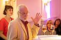 Literarischer Abend im Iphöfer Romantikhotel Zehntkeller: Heinz Peter (vorne) und Carolin Hasenauer (links) waren zwei der Vortragenden bei der Sprech(er)stunde des BR.
