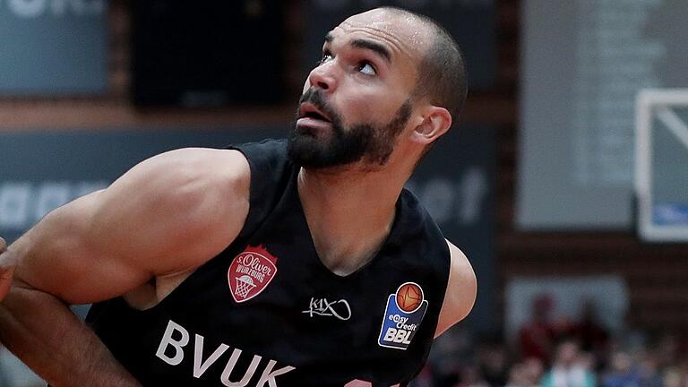 Basketball - easyCredit BBL - s.Oliver Wuerzburg - medi bayreuth - Perry Ellis war mit 13 Zählern erfolgreichster Werfer der Baskets bei Sarkarya. Basketball - easyCredit BBL - s.Oliver Wuerzburg - medi bayreuth - Perry Ellis war mit 13 Zählern erfolgreichster Werfer der Baskets bei Sarkarya.
