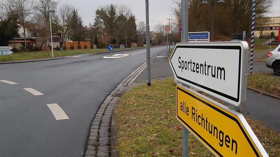 Hinter dem Sportzentrum Hammelburg soll der neue Schulcampus entstehen. Foto: Archiv Wolfgang Dünnebier       -  Hinter dem Sportzentrum Hammelburg soll der neue Schulcampus entstehen. Foto: Archiv Wolfgang Dünnebier