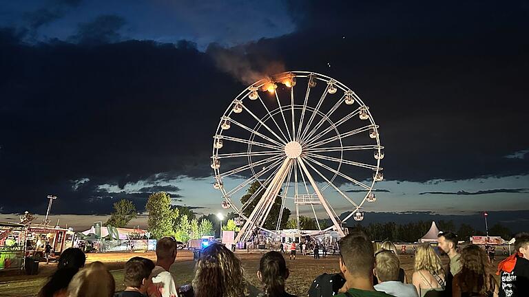 Highfield Festival - Riesenrad brennt       -  Nach dem Riesenrad-Brand auf dem Highfield-Festival laufen die Ermittlungen zur Ursache.