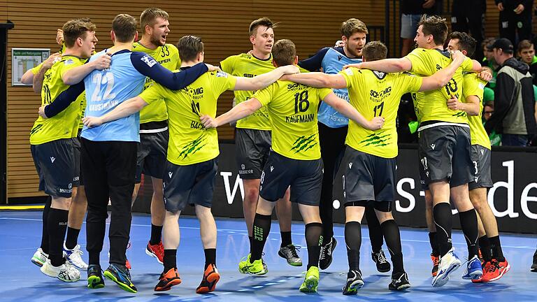 Auswärtssiege sind schön. Die Handballer der DJK Rimpar Wölfe feiern ihren doppelten Punktgewinn beim HC Elbflorenz in Dresden.