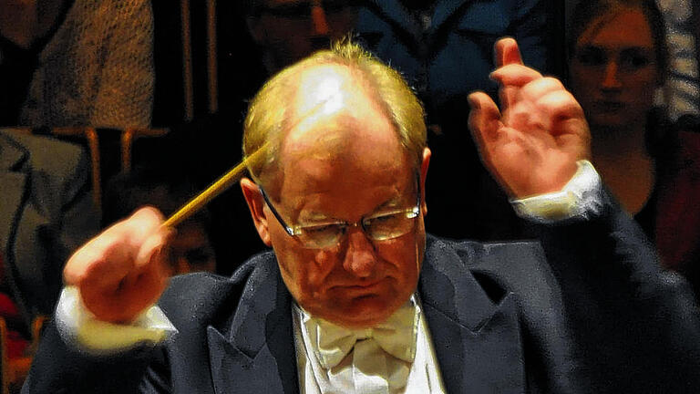 In seinem Element: Ernst Oestreicher, Leiter der Berufsfachschule für Musik in Bad Königshofen, bei seinem Auftritt in Bamberg. In seinem Element: Ernst Oestreicher, Leiter der Berufsfachschule für Musik in Bad Königshofen, bei seinem Auftritt in Bamberg.