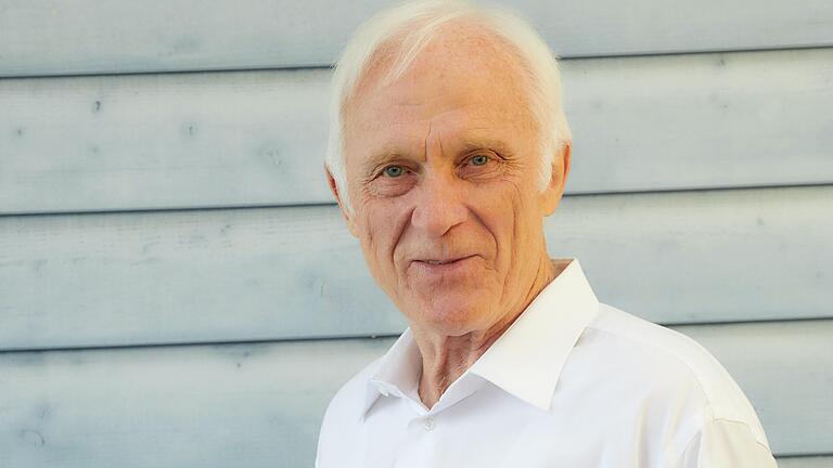 Dr. Christian Schmincke, Chefarzt der Klinik am Steigerwald in Gerolzhofen, feiert seinen 75. Geburtstag. Dr. Christian Schmincke, Chefarzt der Klinik am Steigerwald in Gerolzhofen, feiert seinen 75. Geburtstag.