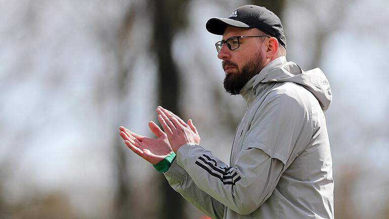 Hat mit seiner neuen Mannschaft Eintracht Bamberg in der Bayernliga Nord viel Erfolg: Trainer Jan Gernlein, hier noch als Co des FC 05 Schweinfurt. Hat mit seiner neuen Mannschaft Eintracht Bamberg in der Bayernliga Nord viel Erfolg: Trainer Jan Gernlein, hier noch als Co des FC 05 Schweinfurt.