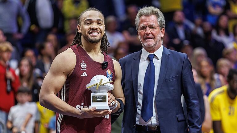 BBL-Geschäftsführer Stefan Holz       -  BBL-Geschäftsführer Stefan Holz (r) verteidigt die Liga mit 17 Clubs.