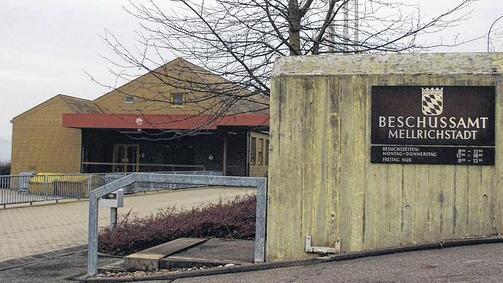 Beschussamt Mellrichstadt: Das Gebäude in der Lohstraße aus dem Jahr 1982 hat ausgedient und wird durch einen modernen Neubau ersetzt. Baubeginn wird Mitte 2012 sein. Beschussamt Mellrichstadt: Das Gebäude in der Lohstraße aus dem Jahr 1982 hat ausgedient und wird durch einen modernen Neubau ersetzt. Baubeginn wird Mitte 2012 sein.