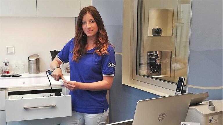 Lea Köllmer bei der Arbeit an einem Hörgerät Foto: Sigismund von Dobschütz - Lea Köllmer bei der Arbeit an einem Hörgerät Foto: Sigismund von Dobschütz Lea Köllmer bei der Arbeit an einem Hörgerät Foto: Sigismund von Dobschütz - Lea Köllmer bei der Arbeit an einem Hörgerät Foto: Sigismund von Dobschütz