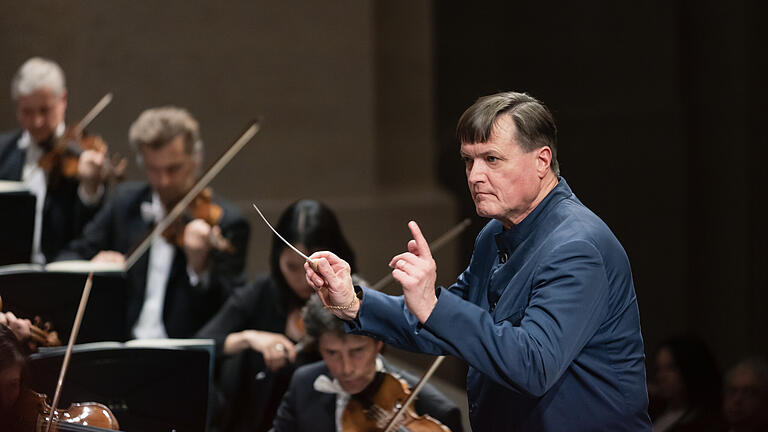 435613690.jpg       -  Christian Thielemann dirigiert zum zweiten Mal das Neujahrskonzert der Wiener Philharmoniker.