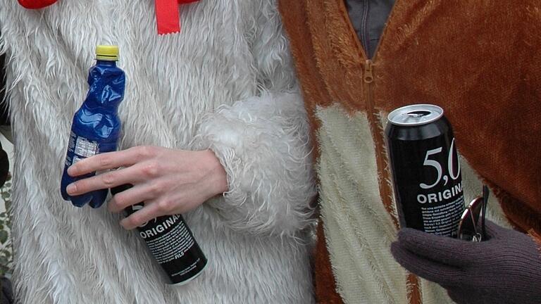 Zu viel Alkohol sorgte beim einen oder anderen Faschingsnarren in Aubstadt (Symbolbild) für aggressive Stimmung. Die Polizei hatte in Aubstadt jede Menge zu tun.&nbsp;