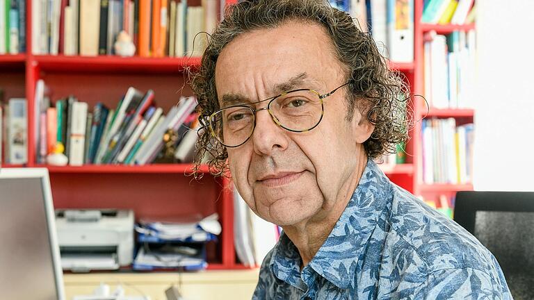 Dr. Michael Schwab, Chefarzt und Leiter des Geriatriezentrums Bürgerspital in Würzburg, beschäftigt sich als Geriater mit dem Alterungsprozess und spricht mit seinen Patienten über deren Fahrtüchtigkeit. Dr. Michael Schwab, Chefarzt und Leiter des Geriatriezentrums Bürgerspital in Würzburg, beschäftigt sich als Geriater mit dem Alterungsprozess und spricht mit seinen Patienten über deren Fahrtüchtigkeit.