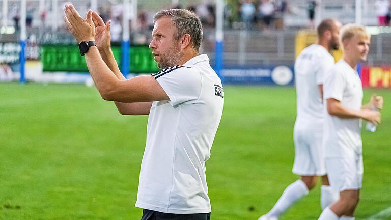 Trainer Christian Gmünder hofft auf einen Heimsieg seines FC 05 Schweinfurt gegen Viktoria Aschaffenburg.