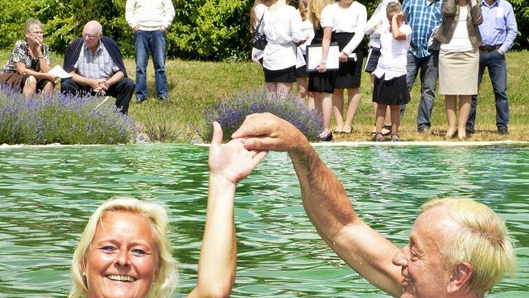 Jahrestag: Vor knapp einem Jahr fand beim Zehn-Jährigen des Saalemusicums erstmals ein Tanz im Heilwassersee statt. Das kam damals so gut an, dass es nun beim Zehnjährigen des Heilwassersees wiederholt wird. Jahrestag: Vor knapp einem Jahr fand beim Zehn-Jährigen des Saalemusicums erstmals ein Tanz im Heilwassersee statt. Das kam damals so gut an, dass es nun beim Zehnjährigen des Heilwassersees wiederholt wird.