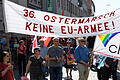 Etwa 150 Teilnehmer demonstrierten am Samstag beim 36. Ostermarsch in der Würzburger Innenstadt für Frieden und Abrüstung.