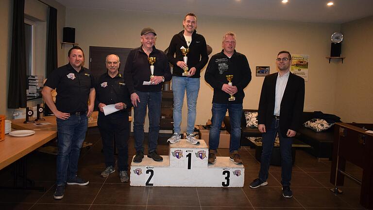 Die besten Sportfahrer des Motorsportclub Rhön im vergangenen Jahr Alexander Reder (1.), Günther Fertig (2.) und Jürgen Fechter (3.) zusammen mit dem 1. Vorsitzenden Jochen Seyd (rechts), Sportleiter Bernd Seyd (Zweiter von links) und stv. Sportleiter Michael Prinz (links).