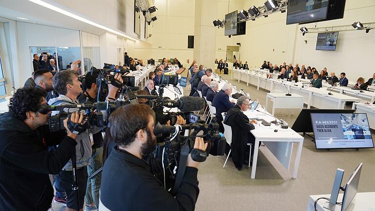 Prozess zu Zugunglück mit 80 Toten in Spanien       -  Der lange Prozess hatte in Spanien große Medienaufmerksamkeit ausgelöst. (Archivfoto)