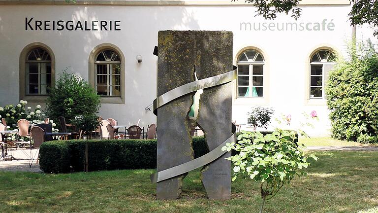 Im Alten Spital von 1349 befindet sich die Kreisgalerie. Hier können sich Brautpaare mit 20 Gästen trauen lassen. Im Alten Spital von 1349 befindet sich die Kreisgalerie. Hier können sich Brautpaare mit 20 Gästen trauen lassen.