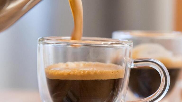 Brennt's im Magen? Dann hilft vielleicht ein Umstieg auf Espresso. Foto: Christin Klose/dpa-tmn       -  Die Rettung gegen das Vergessen? Espresso soll bei Alzheimer und Parkinson helfen.