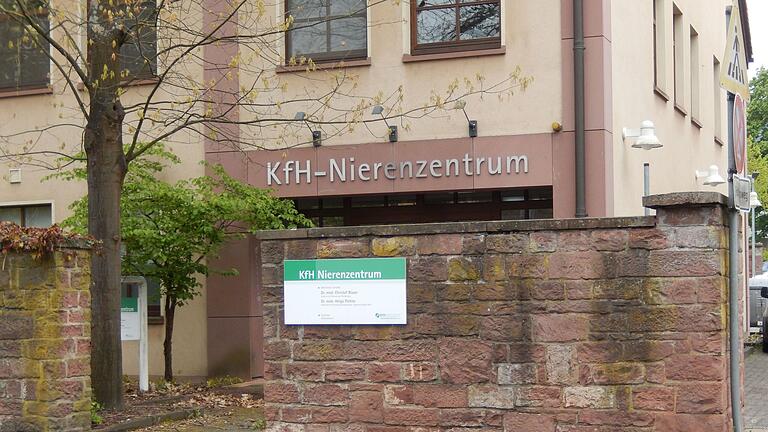 Das Kuratorium für Dialyse und Nierentransplantation (KfH) schließt seine Einrichtung in Lohr nicht, beendet aber wegen Personalknappheit Ende April seine Zusammenarbeit mit dem benachbarten Klinikum Main-Spessart.