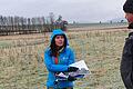 Frau Renninger erläutert den interessierten Landwirten an Kartenausschnitten das Wiesenbrütergebiet um Aubstadt.