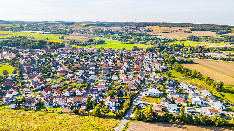 Wonfurt: Ländliche Idylle und Highspeed-Internet müssen kein Gegensatz sein. In eineinhalb Jahren will die Kommune alle Haushalte an das Glasfasernetz angeschlossen haben. (Archivfoto) Wonfurt: Ländliche Idylle und Highspeed-Internet müssen kein Gegensatz sein. In eineinhalb Jahren will die Kommune alle Haushalte an das Glasfasernetz angeschlossen haben. (Archivfoto)