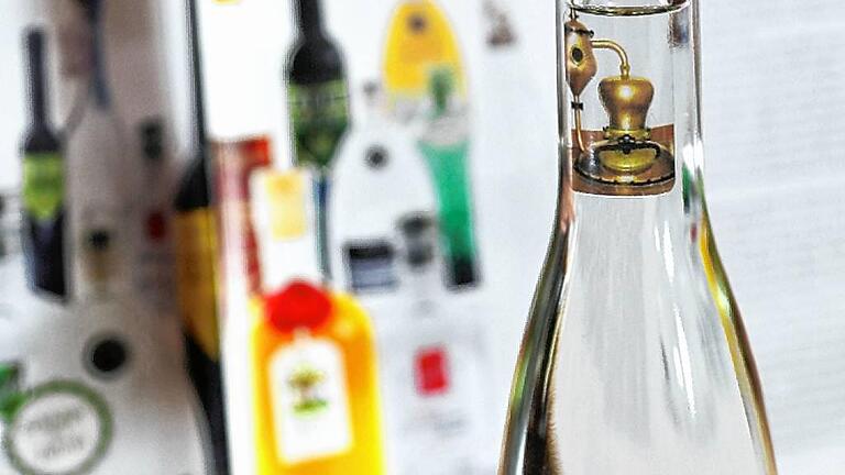 Schnörkellos und ausgezeichnet: die einfache, klare Flasche mit Peter Piesch' Gin. Schnörkellos und ausgezeichnet: die einfache, klare Flasche mit Peter Piesch' Gin.